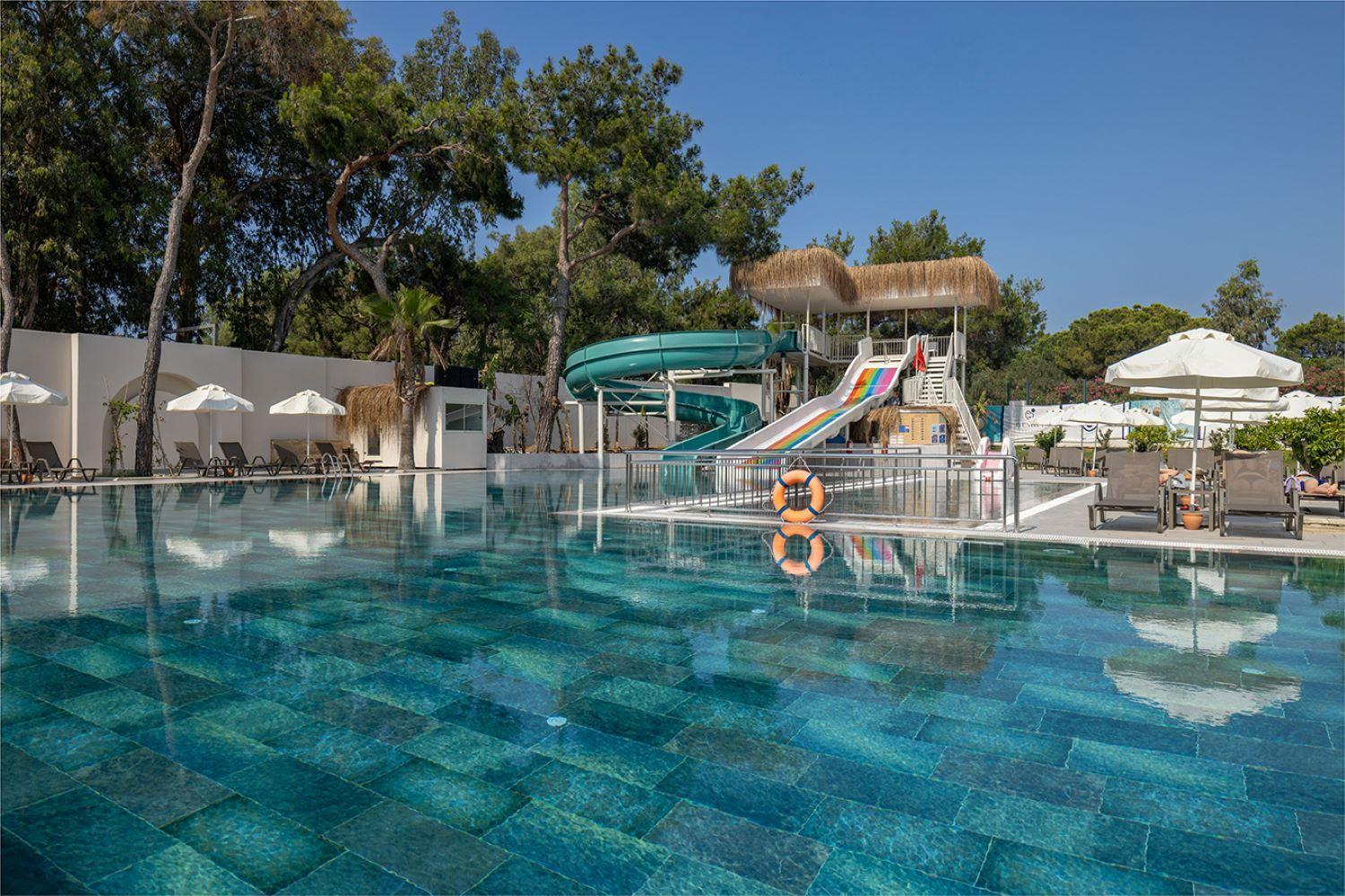 Berry Blue Hotels Sidé Extérieur photo